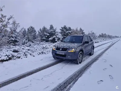 Usado Suzuki Grand Vitara 129 CV (94 kW) 2006 Gris / plata SUV