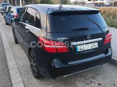 Usado Mercedes B200 136 CV (100 kW) 2018 Negro Monovolumen
