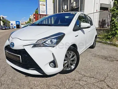 Usado Toyota Yaris Hybrid Active 100 CV (73 kW) 2018 Blanco Berlina