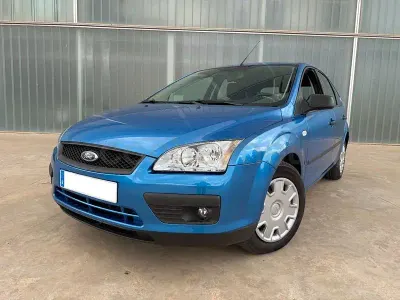 Usado Ford Focus Trend 100 CV (73 kW) 2005 Azul Berlina
