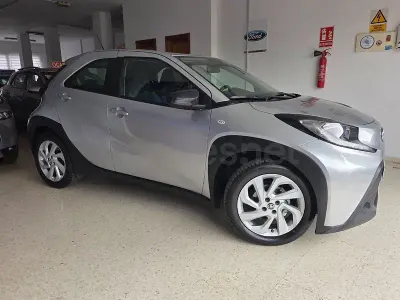 Käytetty Toyota Aygo X Play 72 HP (52 kW) 2022 Harmaa Katumaasturi