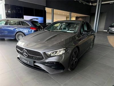 Gris Nuevo 2025 Mercedes A180 Berlina | 37.990 € (Un poco caro)