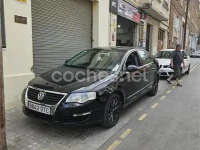 Usado VW Passat Sportline 140 CV (102 kW) 2005 Negro Berlina