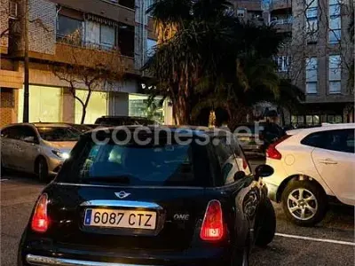 Usado Mini ONE 90 CV (66 kW) 2004 Negro Utilitario