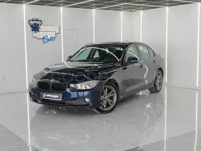 Usado BMW 318 143 CV (105 kW) 2013 Azul Berlina