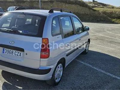 Usado Hyundai Matrix GLS 103 CV (75 kW) 2004 Gris / plata Monovolumen