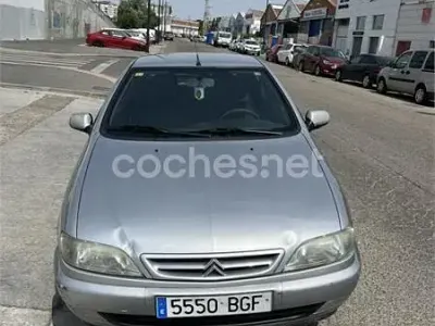 Usado Citroën Xsara Attraction 90 CV (66 kW) 1999 Gris / plata Berlina