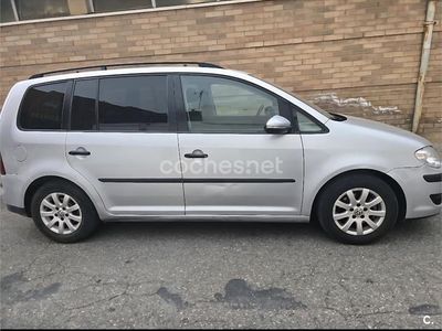 Gris / plata Usado 2010 VW Touran Edition Monovolumen | 5000 €