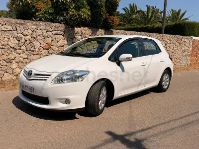 Usado Toyota Auris Active 90 CV (66 kW) 2011 Blanco Utilitario