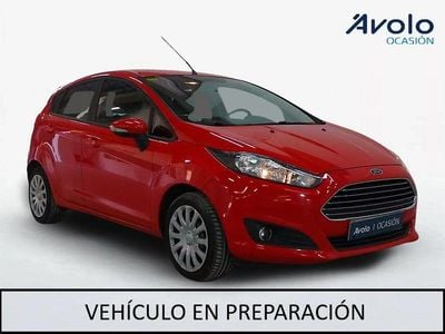 Usado Ford Fiesta Trend 102 CV (75 kW) 2015 Rojo Berlina