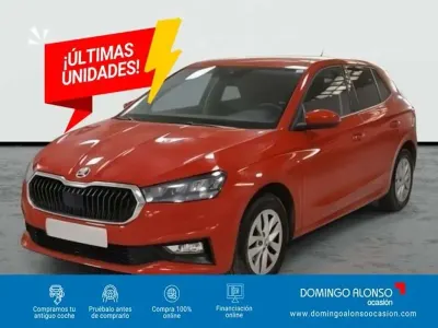 Usado Skoda Fabia Selection 95 CV (69 kW) 2024 Rojo Utilitario