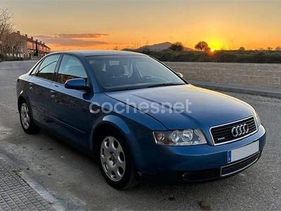 Usado Audi A4 180 CV (132 kW) 2001 Azul Berlina