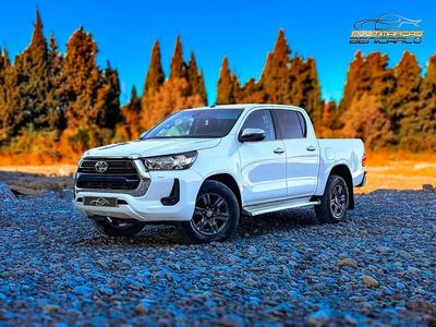 Używany Toyota HiLux 204 KM (150 kW) 2021 Biały Pickup