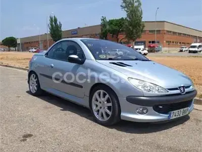 Usado Peugeot 206 138 CV (101 kW) 2001 Gris / plata Descapotable