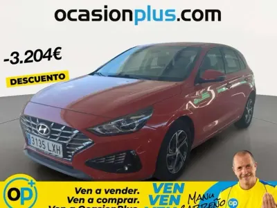 Usado Hyundai i30 120 CV (88 kW) 2022 Rojo Utilitario