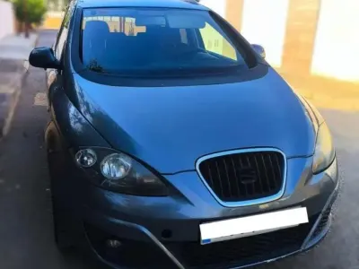 Usado Seat Altea XL Style 105 CV (77 kW) 2010 Gris Monovolumen