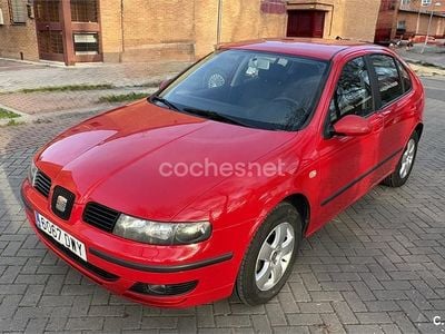 Usado Seat Leon Sport 102 CV (75 kW) 2006 Rojo Utilitario