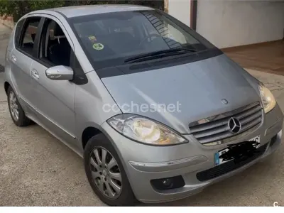 Usado Mercedes A200 Elegance 109 CV (80 kW) 2009 Gris / plata Monovolumen