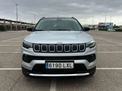 Usado Jeep Compass Limited 131 CV (96 kW) 2022 Gris SUV