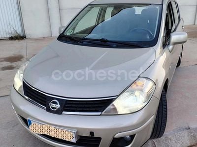 Usado Nissan Tiida Tekna 105 CV (77 kW) 2010 Beige Berlina
