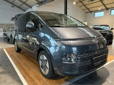 Usado Hyundai Staria 177 CV (130 kW) 2024 Gris / plata Monovolumen