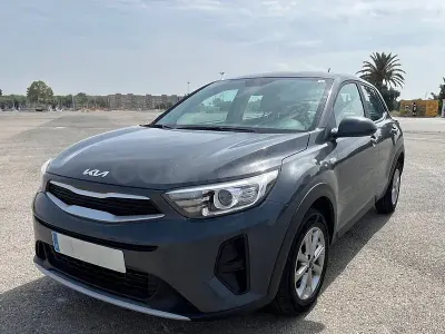 Usado Kia Stonic 84 CV (61 kW) 2022 Gris SUV