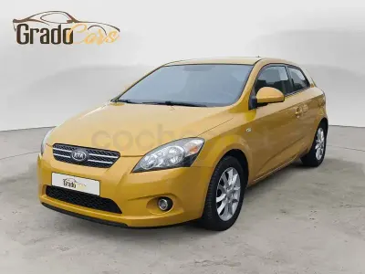 Usado Kia ProCeed Active 115 CV (84 kW) 2008 Amarillo Utilitario