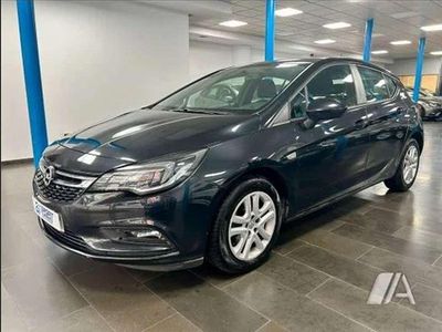 Usado Opel Astra Selective 125 HP (91 kW) 2016 Preto Citadino