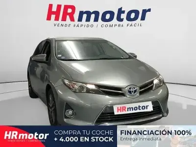 Begagnad Toyota Auris Hybrid 136 HK (100 kW) 2015 Grå Sedan