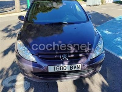 Usado Peugeot 307 110 CV (80 kW) 2002 Violeta / lila Berlina