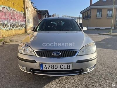 Usado Ford Mondeo Trend 115 CV (84 kW) 2003 Gris / plata Familiar