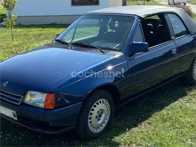 Usado Opel Kadett S 82 CV (60 kW) 1990 Azul Utilitario