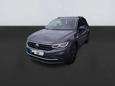 Usado VW Tiguan Life 150 CV (110 kW) 2022 Gris / plata SUV
