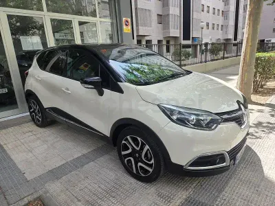 Usado Renault Captur Zen 120 CV (88 kW) 2014 Blanco SUV