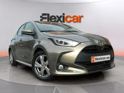 Usado Toyota Yaris Hybrid Active 116 CV (85 kW) 2025 Marrón Berlina