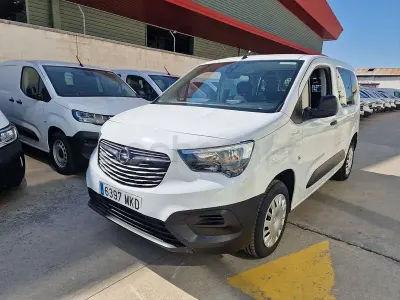 Usado Opel Combo Life Edition+ 102 CV (75 kW) 2023 Blanco Monovolumen