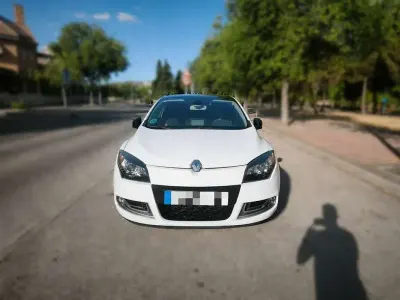 Usado Renault Mégane Coupé Dynamique 179 CV (131 kW) 2010 Blanco Coupe