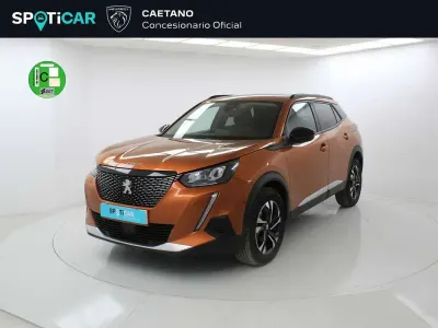 Usado Peugeot 2008 Allure 101 CV (74 kW) 2022 Naranja SUV