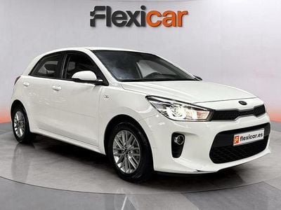 Usado Kia Rio 101 CV (74 kW) 2018 Blanco Berlina