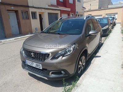 Usado Peugeot 2008 Allure 120 CV (88 kW) 2016 Marrón SUV