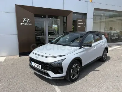 Usado Hyundai Bayon 100 CV (73 kW) 2024 Gris / plata SUV
