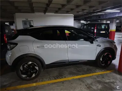Usado Renault Captur Techno 100 CV (73 kW) 2025 Gris / plata SUV
