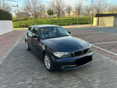 Usado BMW 118 Sport Line 143 CV (105 kW) 2009 Azul Utilitario
