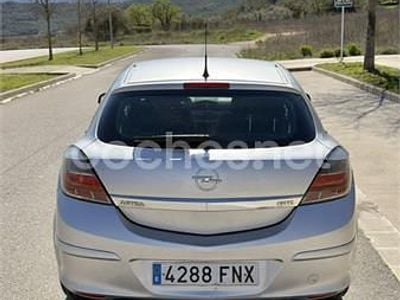 Usado Opel Astra GTC Sport 105 CV (77 kW) 2007 Gris / plata Berlina