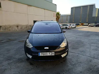 Usado Ford Galaxy Ghia 140 CV (102 kW) 2008 Negro Monovolumen