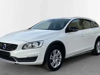 Usado Volvo V60 Momentum 2017 Blanco Familiar