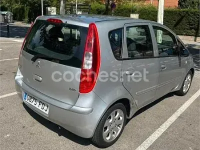 Usado Mitsubishi Colt Inform 95 CV (69 kW) 2006 Gris / plata Monovolumen