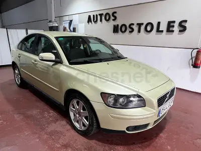 Käytetty Volvo S40 Momentum 136 HP (100 kW) 2009 Peessi Sedan