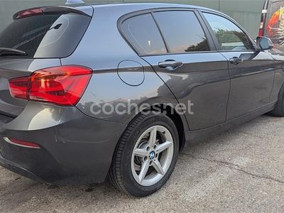 Usado BMW 118 150 CV (110 kW) 2018 Gris / plata Utilitario