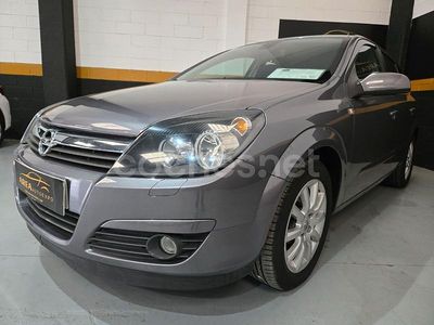Gris / plata Usado 2005 Opel Astra Elegance Berlina | 6500 € (Caro)